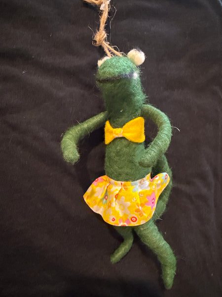 6” Green Felt Beach Gator Girl