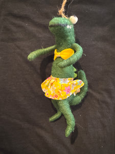 6” Green Felt Beach Gator Girl