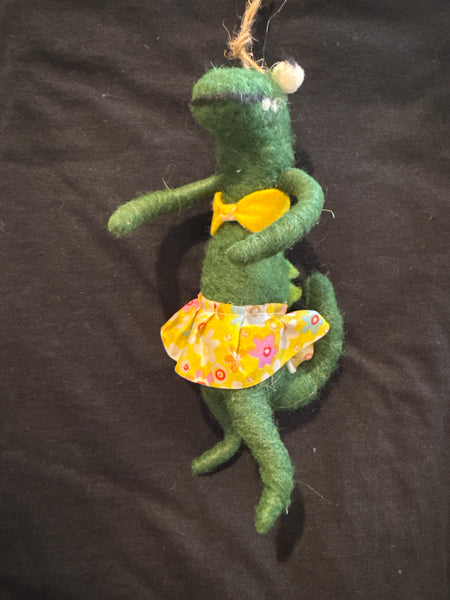 6” Green Felt Beach Gator Girl
